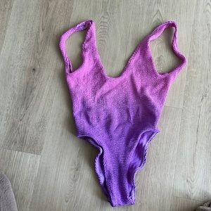 HUNZA G/BOND EYE…unsure? one piece, crinkle swimsuit, tag removed